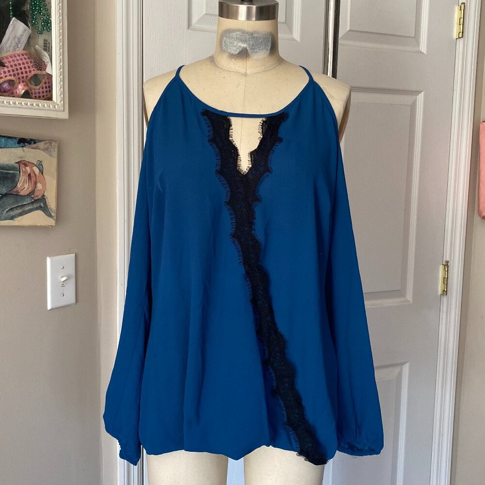 THALIA Sodi Y2K Cold Shoulder Slouchy Back Tie Mock Wrap Tunic shirt *SMALL*